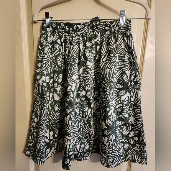 H&M A-Line Green/White Patterned Skirt. Women's Size 6 💚🤍 - Picture 4 of 10